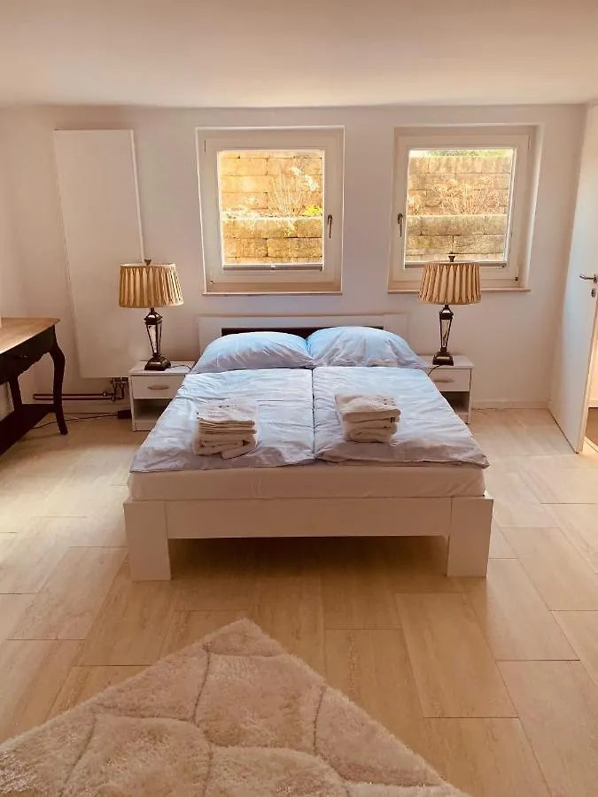 Souterrain Zimmer mit separatem Eingang und Bad Düsseldorf
