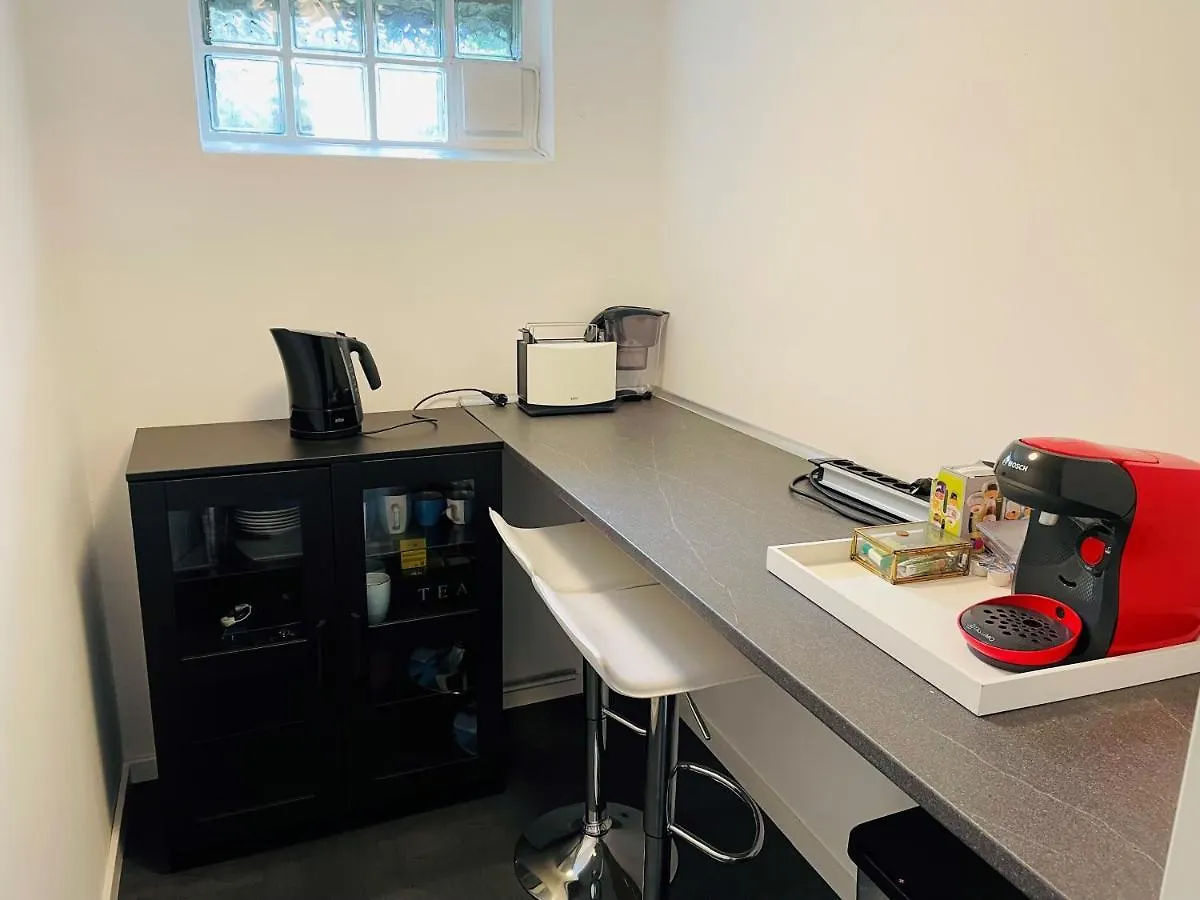 Privatunterkunft Souterrain Zimmer mit separatem Eingang und Bad Düsseldorf