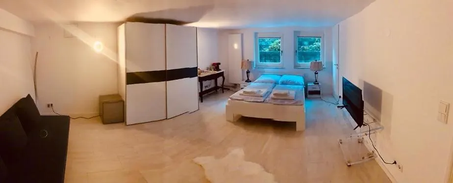 Souterrain Zimmer mit separatem Eingang und Bad Düsseldorf